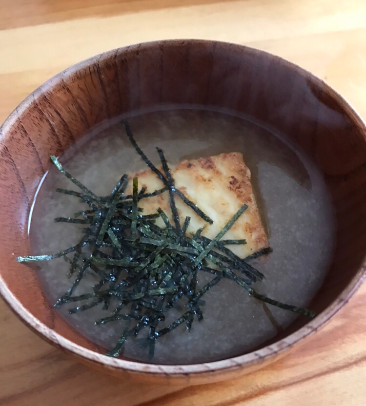 厚揚げと刻み海苔の味噌汁