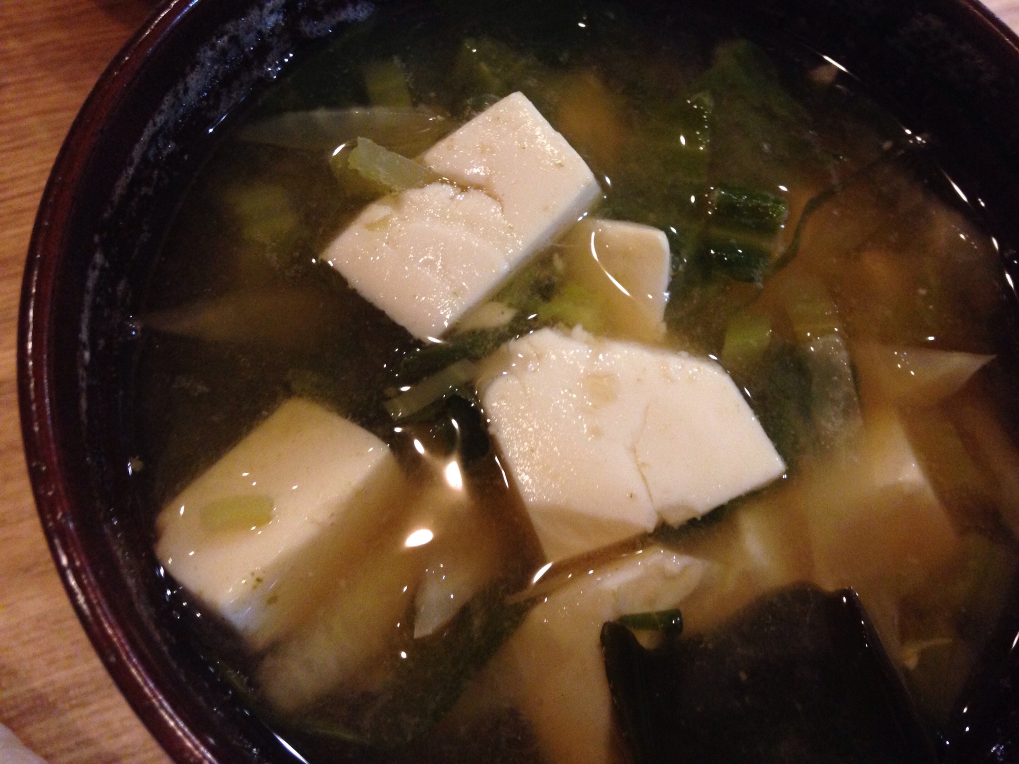 カブの葉と豆腐の味噌汁