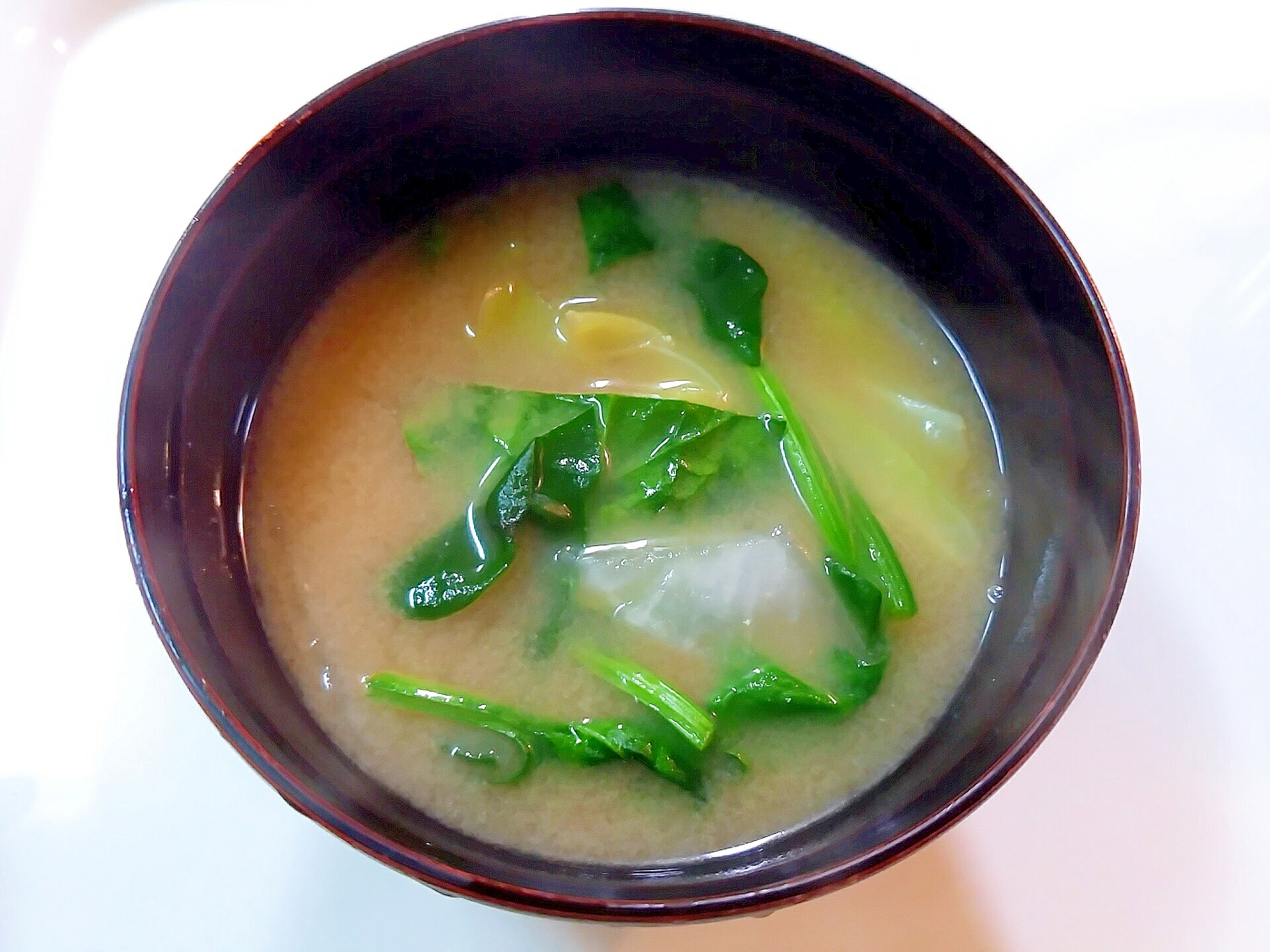 大根とほうれん草とキャベツの味噌汁