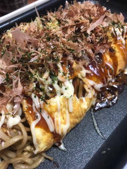 焼きそば1袋残っていたので焼きそばを中に入れました。ボリューム満点でビールと共に美味しくいただきました。ごちそうさまでした。