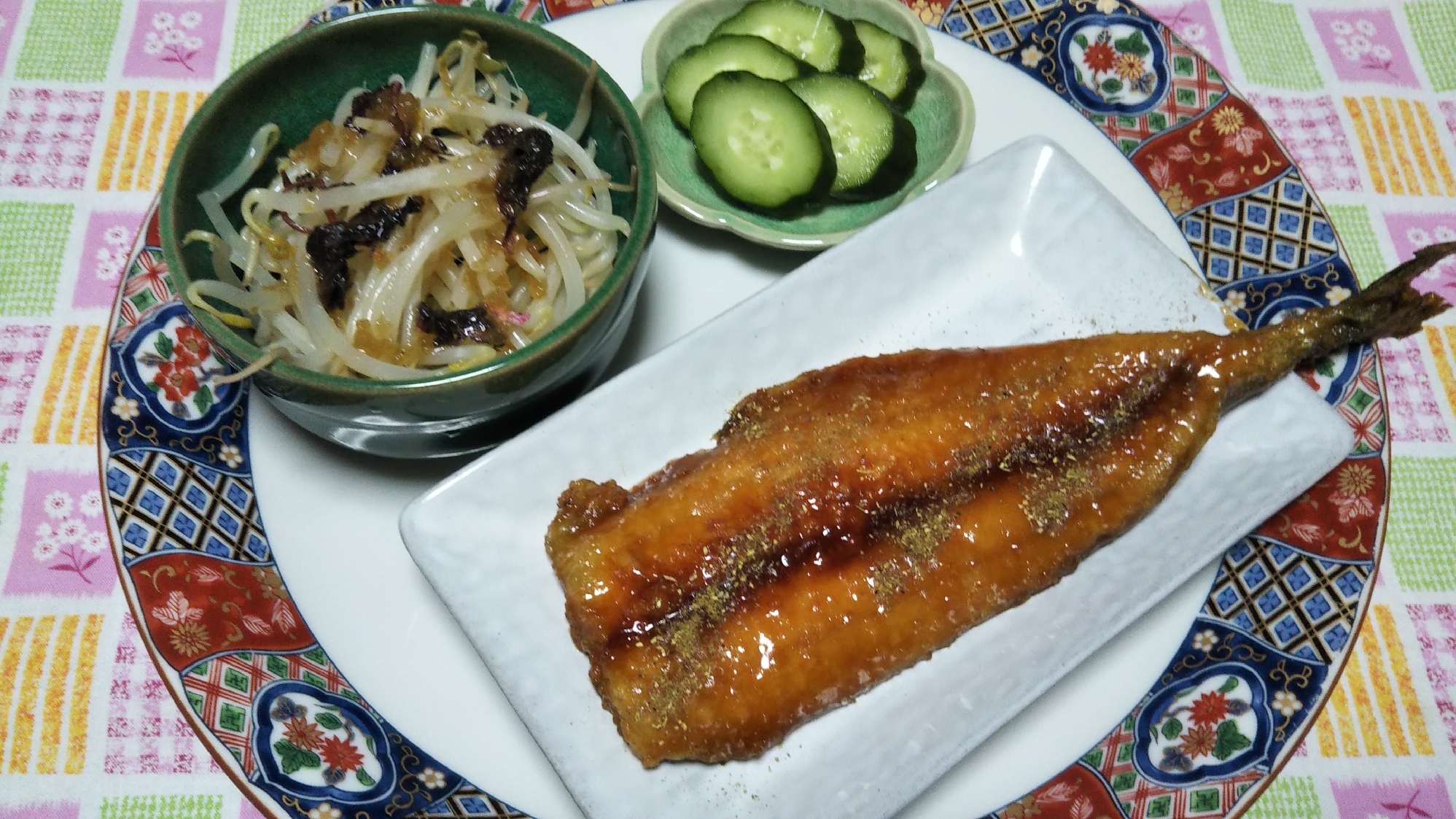 サンマの蒲焼きとモヤシのゆかり和えと糠漬け☆