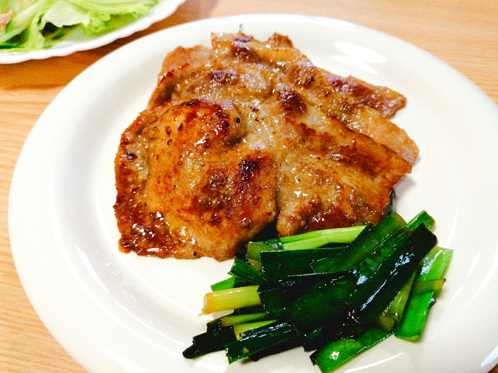 豚ロースの照り焼きとニラ炒め