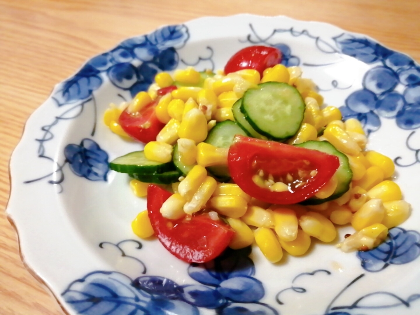 彩り とうもろこしときゅうりとミニトマトのサラダ レシピ 作り方 By はじゃじゃ 楽天レシピ