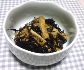 レンジでチン！でも、出来るんだぁ！！(＠_＠;)
これからは、夕食作りながら常備菜も作れちゃいます。
めんどくさがりの私にピッタリレシピです！　（*^_^*）