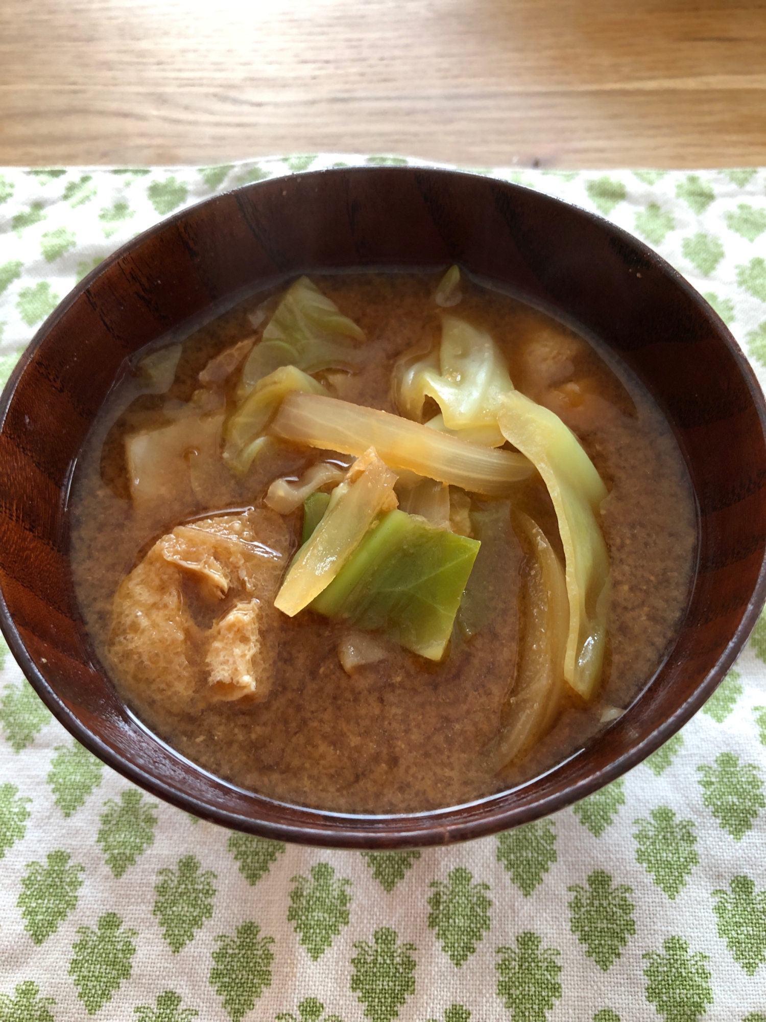 キャベツと玉ねぎたっぷり味噌汁