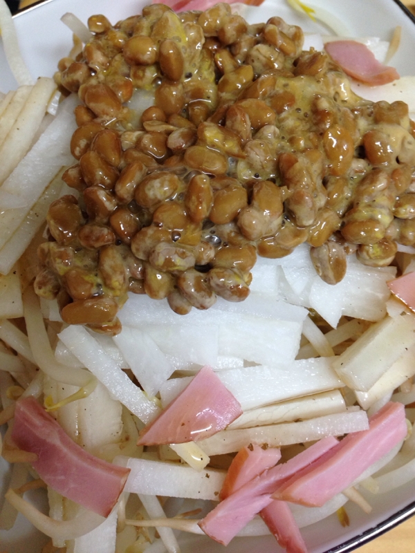 納豆と大根とハムのサラダ