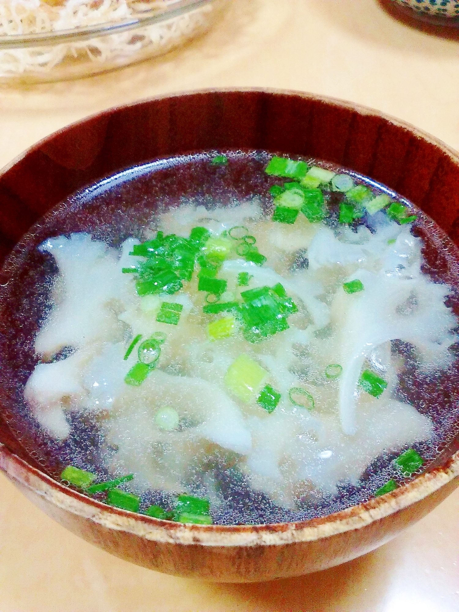 歯ざわり美味しい☆はなびら茸の中華スープ