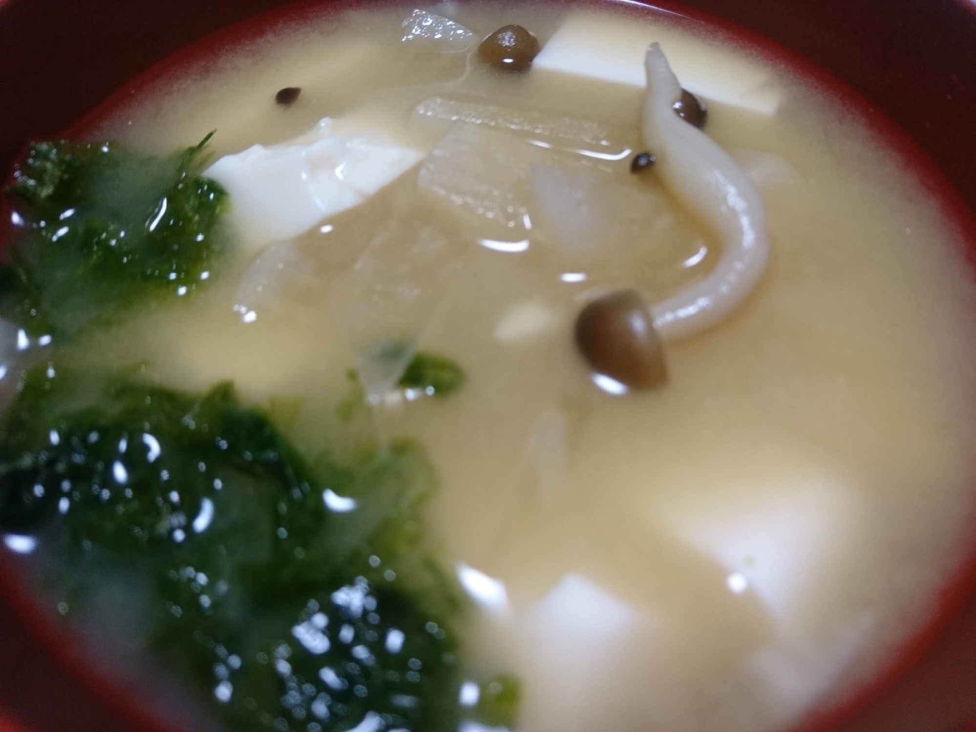 あおさとしめじの味噌汁