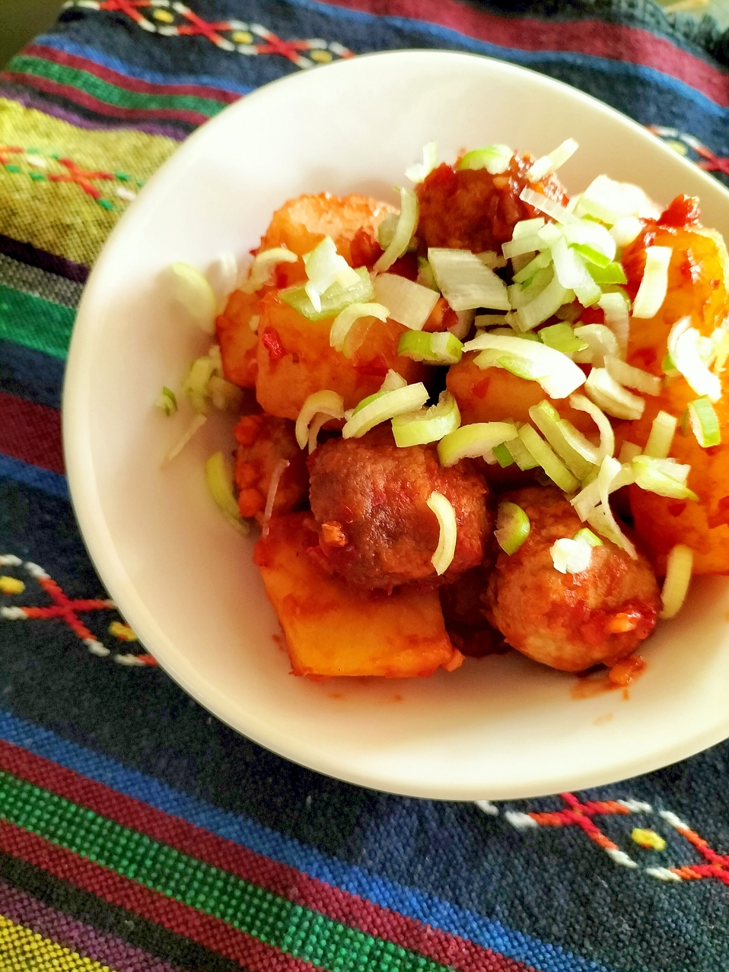 鶏団子とじゃがいものエビチリ風炒め♩