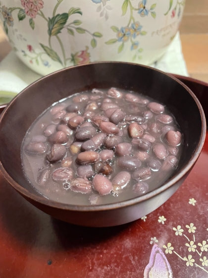 小豆から作る方法に自信が無かったので、こちらのレシピを参考にさせていただきました！
柔らかく美味しく出来ました！
