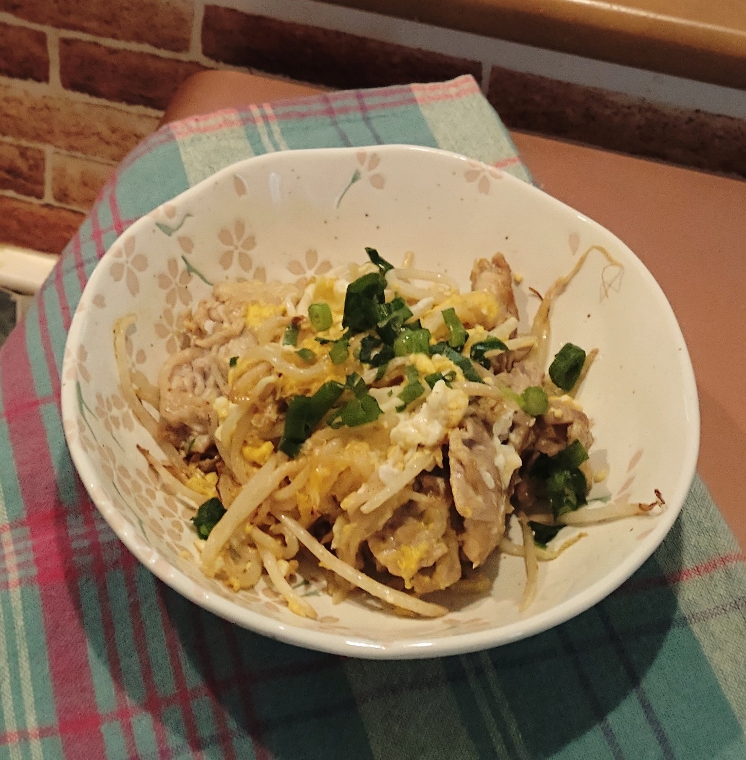 ぱぱっと1品♡豚肉ともやしの卵炒め