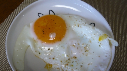 Laonさん、こんばんは・・・・今日はこちらの目玉焼きを作りました。とろ～り黄身が美味しかったです。ご馳走様でした(#^.^#)