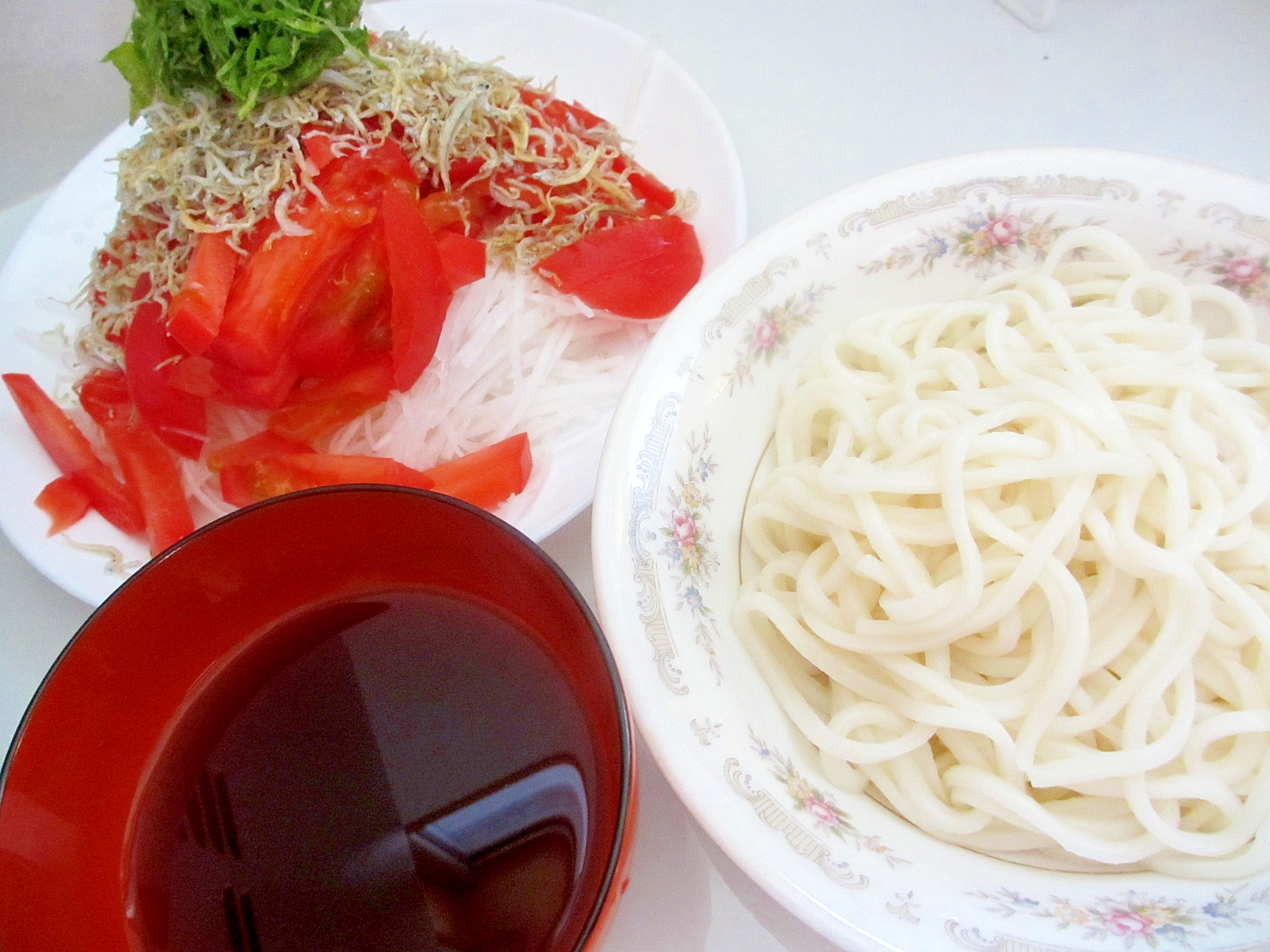 大根とトマトのサラダうどん