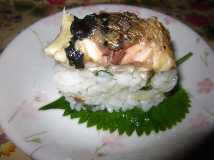 塩麹に漬けこんだ鯖で焼きさば寿司