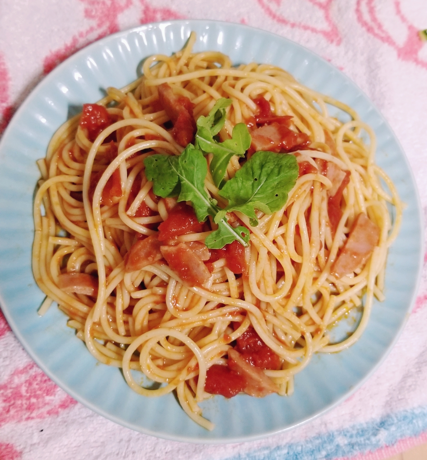 ルッコラ香るトマトソースのパスタ