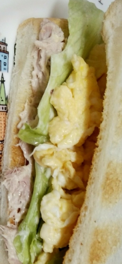 mimiさん♪スクランブルホットサンドとっても美味しかったです♪(*´∀｀)朝ご飯にサンドイッチよく食べるのでレシピ嬉しいです♪ありがとうございます♡