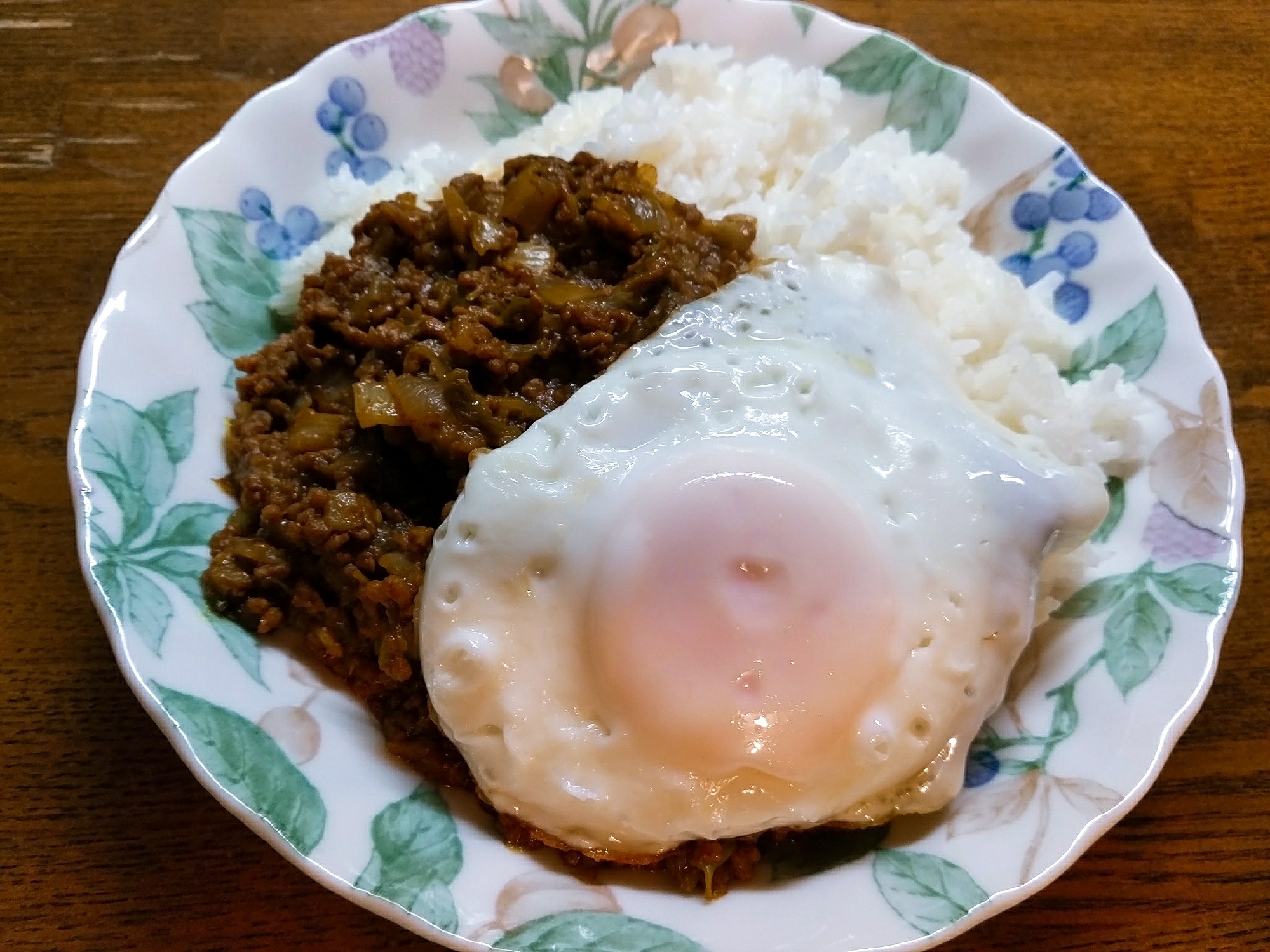 ドライカレー目玉焼き乗せ