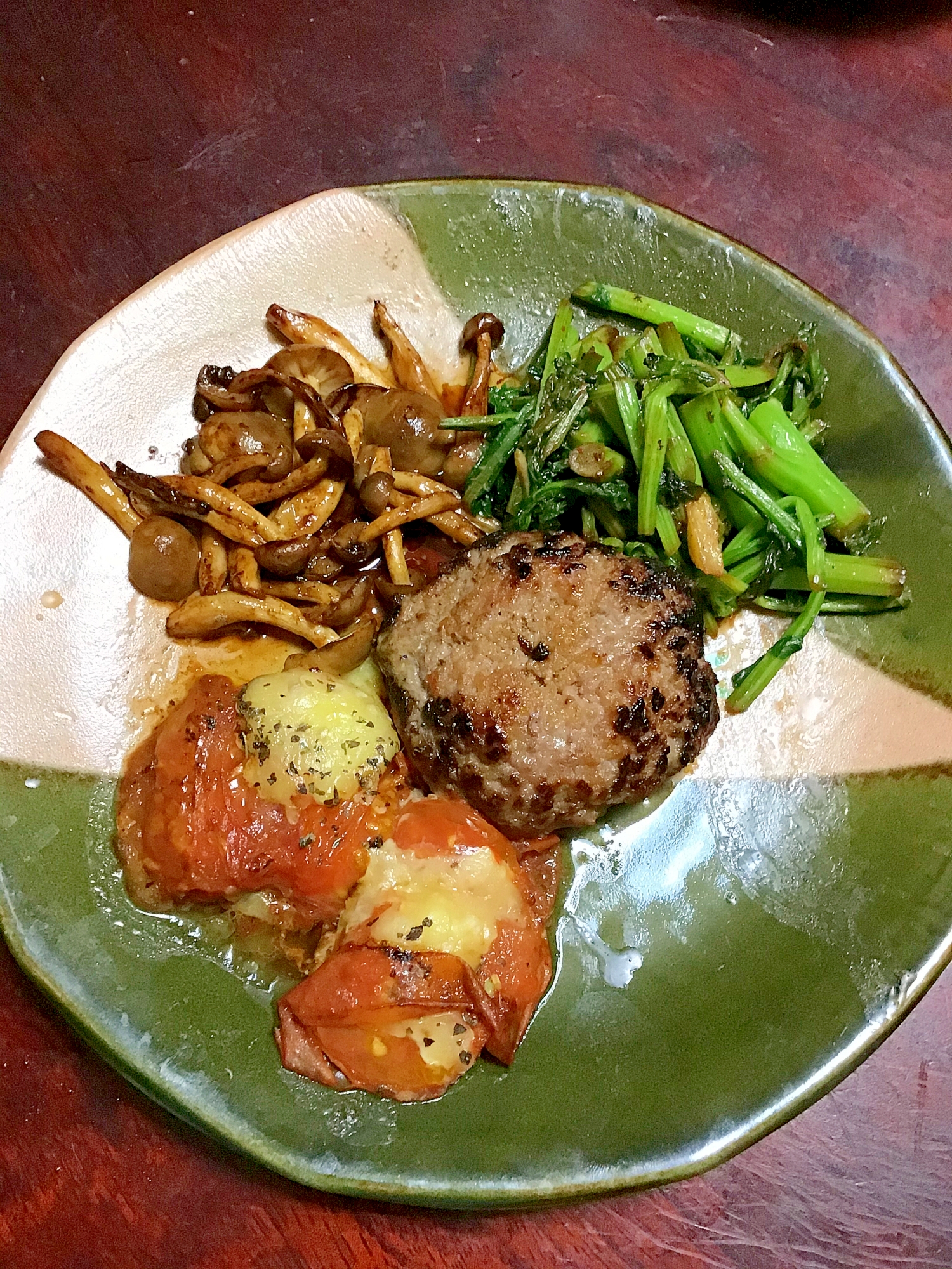 チーズ焼トマトとかき菜とシメジのソテーとハンバーグ