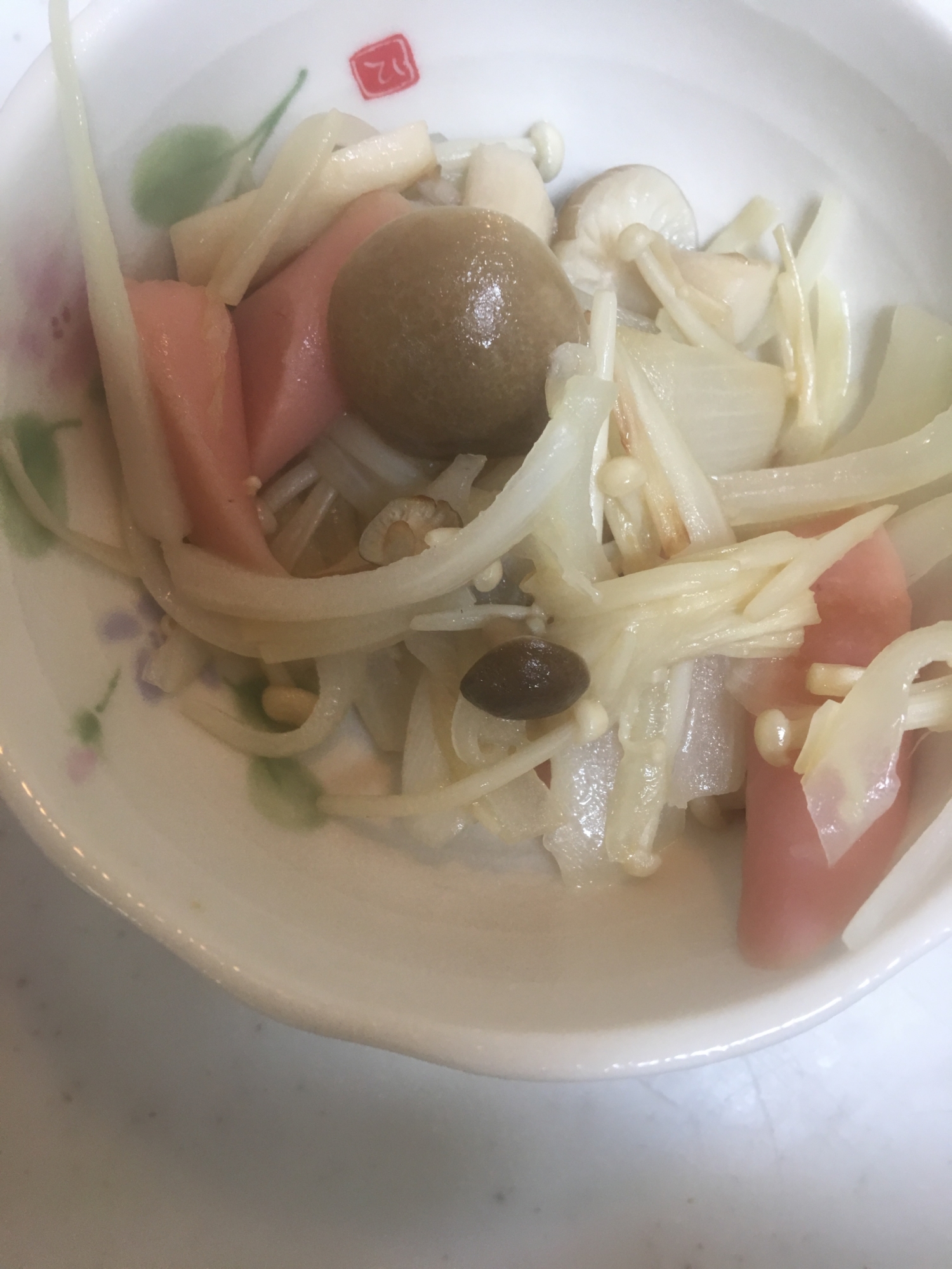 魚肉ソとキノコと玉葱のバター炒め(^ ^)