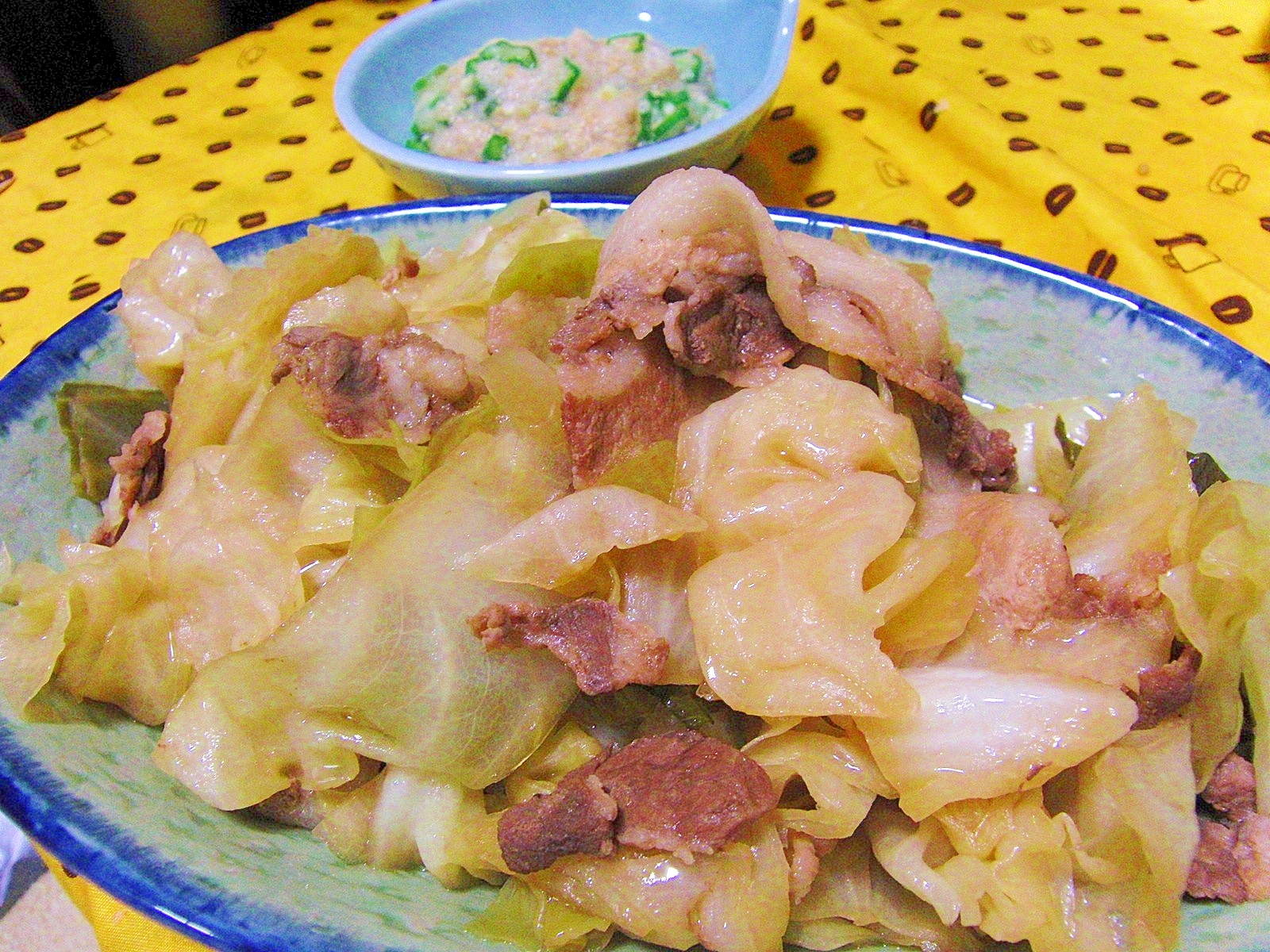 豚肉とキャベツの重ね煮をオクラおろしで