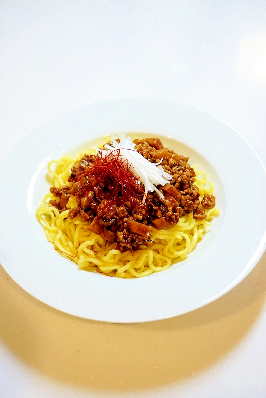 コク旨の肉味噌あんが癖になる！温かいジャージャー麺