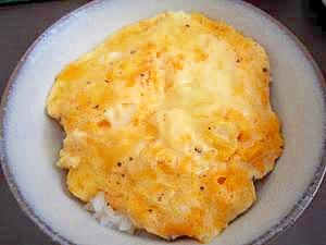 本当に簡単すぎる・・・チーズ玉子丼