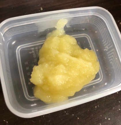電子レンジで2回分 離乳食初期りんごペースト レシピ 作り方 By Rママ 楽天レシピ