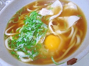 夏バテ対策☆　栄養補給の「肉うどん　玉子付き」