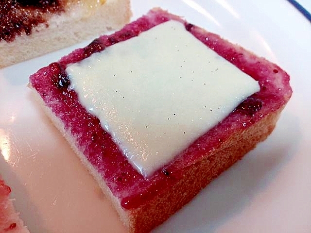 ブルーベリージャム・チーズ・バニラトースト