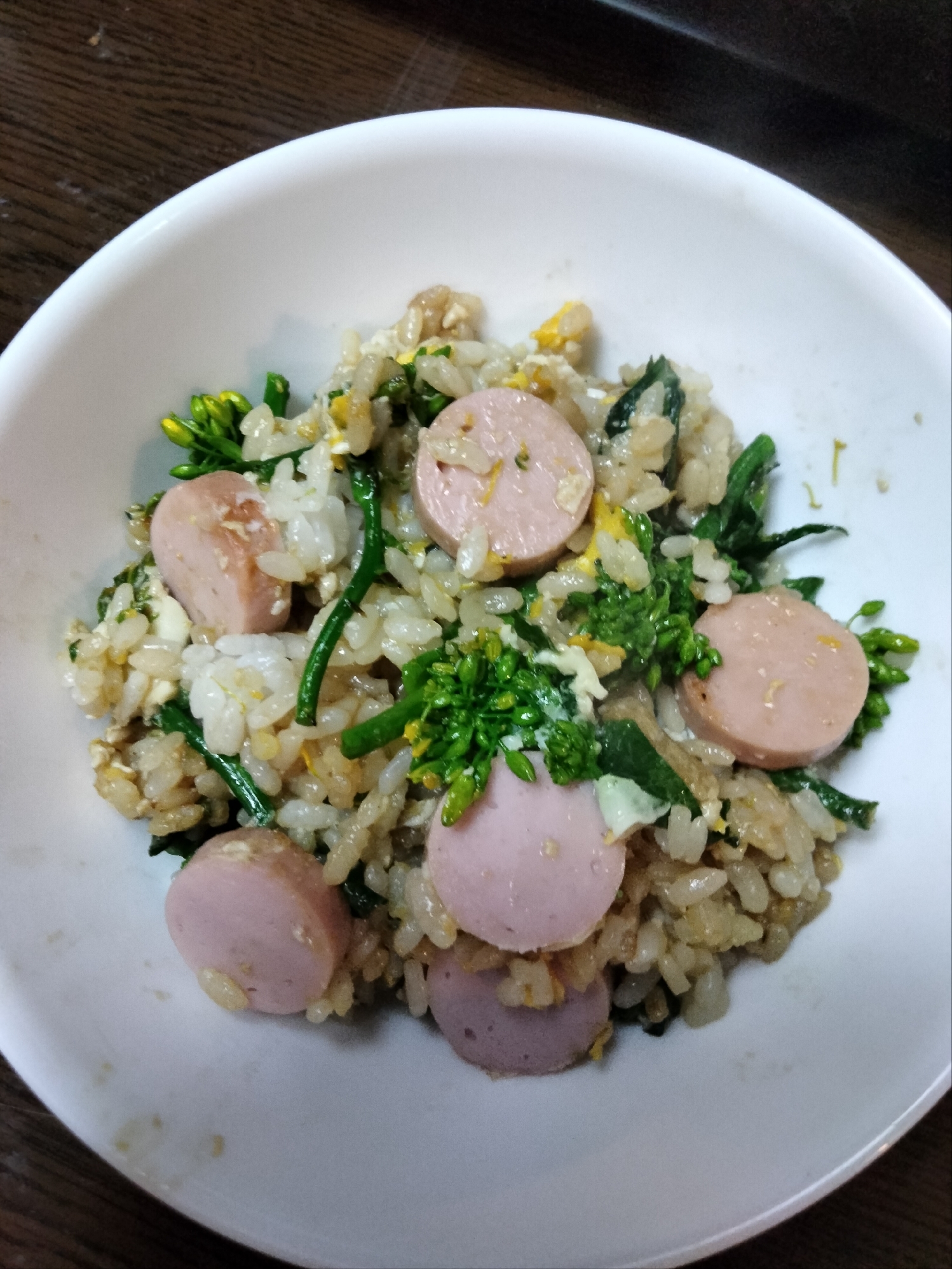 菜の花と魚肉ソーセージで卵チャーハン