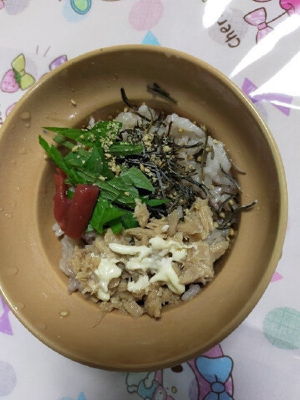 ツナマヨ＋昆布佃煮＋梅干しのっけご飯