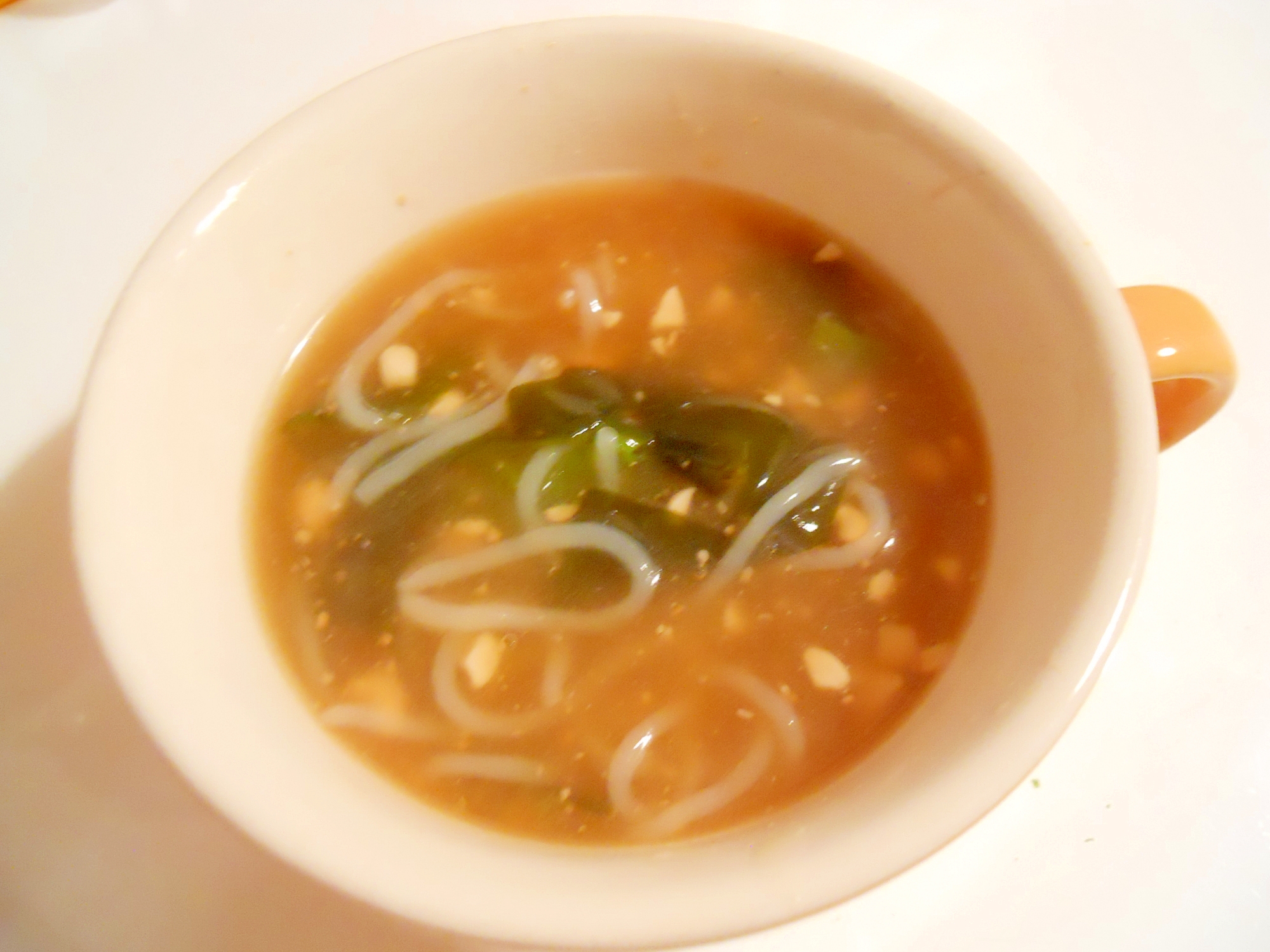 ウェイパーで味噌風味☆白滝＆若布＆納豆　満腹スープ