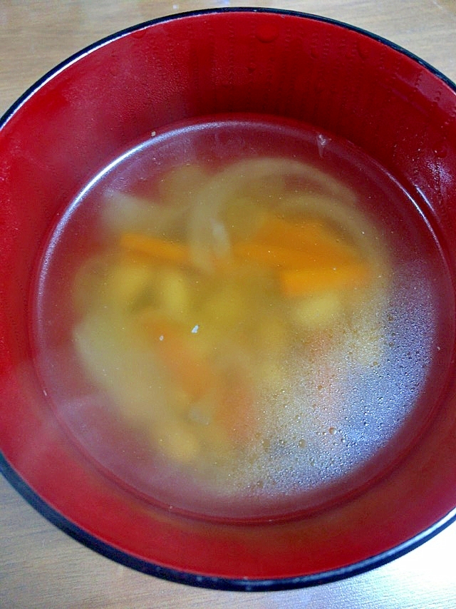 蒸し大豆と野菜のコンソメスープ