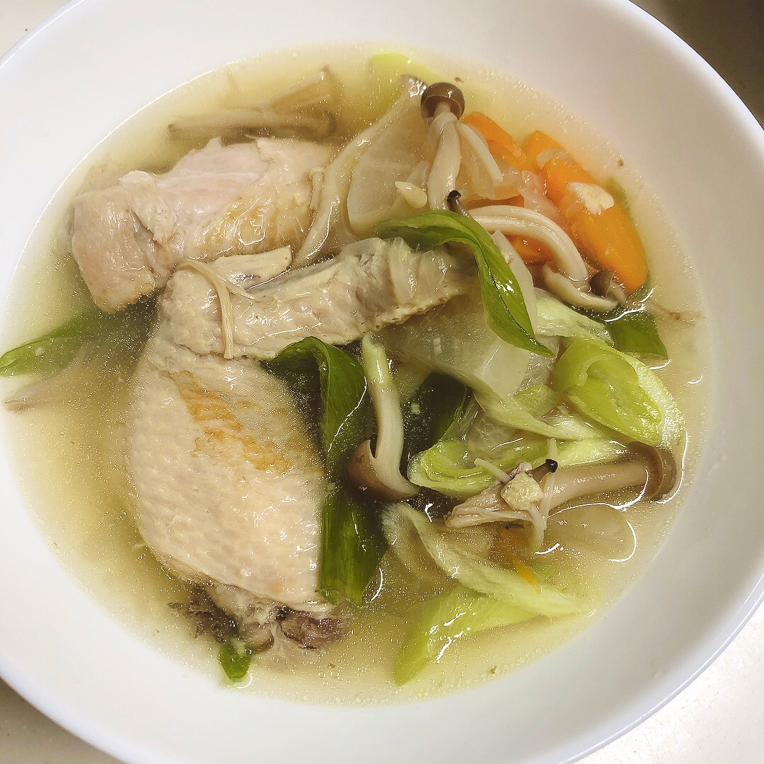 野菜たっぷり♪手羽先のサムゲタン風スープ