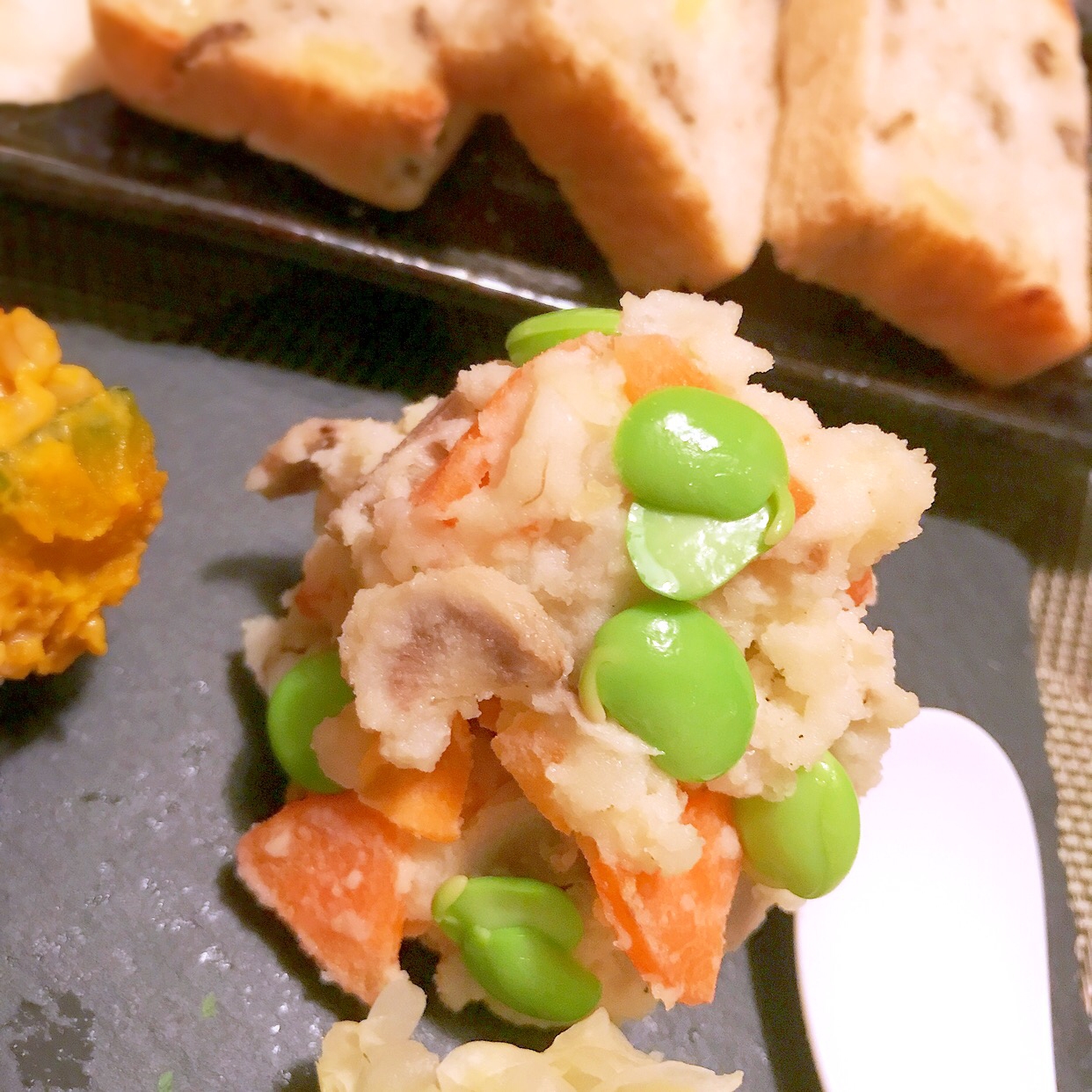 根菜と枝豆の大麦入りピリ辛柚子七味ポテトサラダ