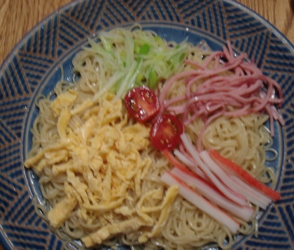 主人の分ですが、麺増量でたれも増量しましたー。
家で一番大きなお皿で☆
最後までおいしくいただけたようです。^^
ご馳走様～～！