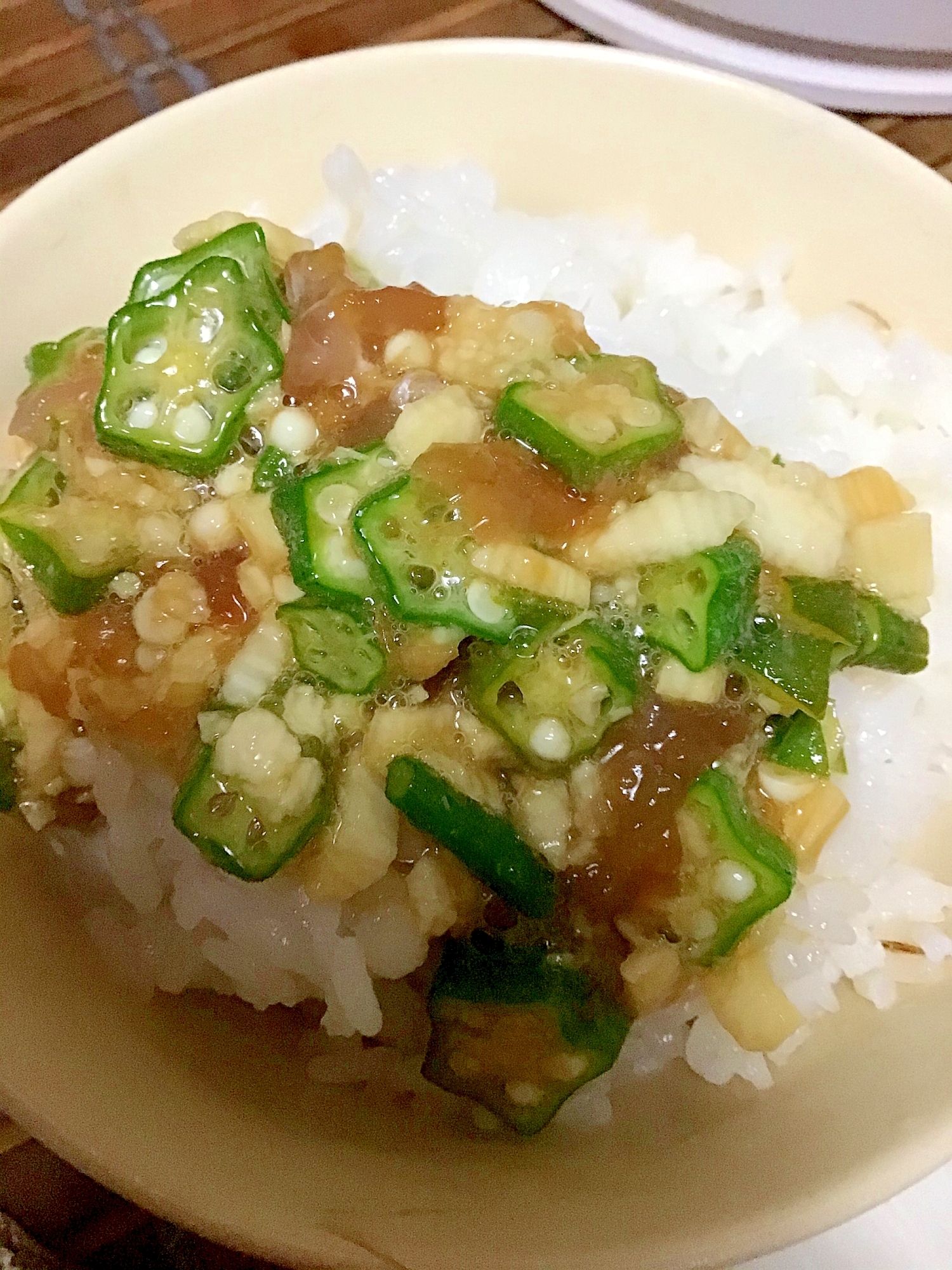 おくら長芋のねばねば混ぜ混ぜマグロ丼。