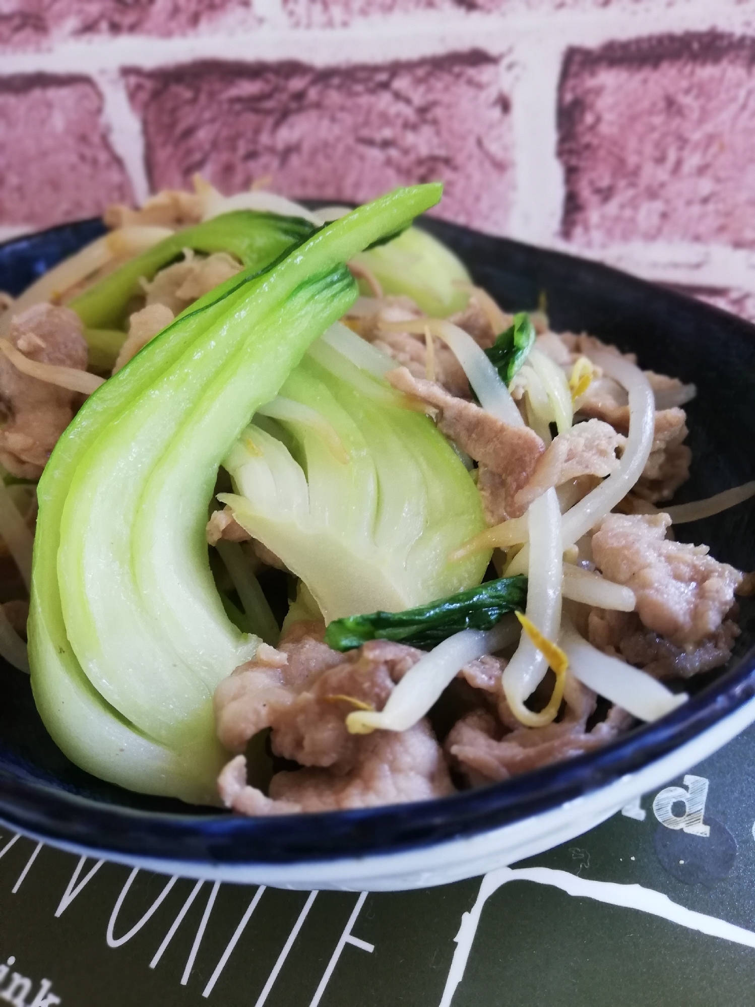 チンゲン菜ともやしシャキシャキ塩炒め！