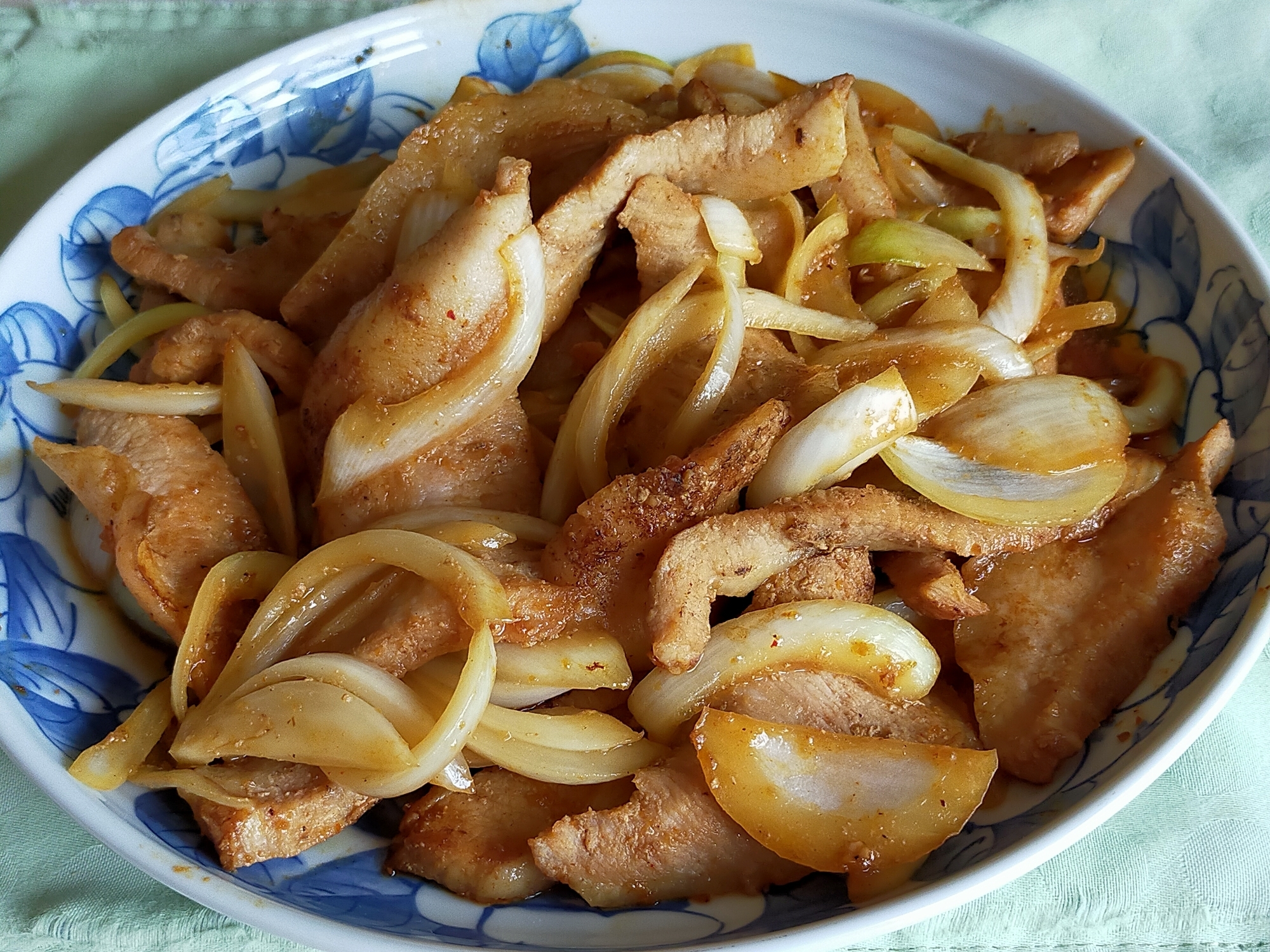 シャキシャキ玉ねぎ豚トロ炒め