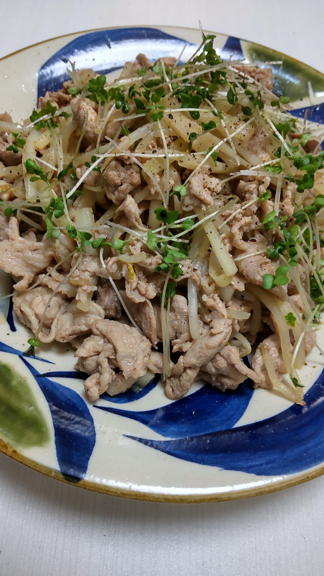 豚肉ともやしと大根の皮の炒めもの☆