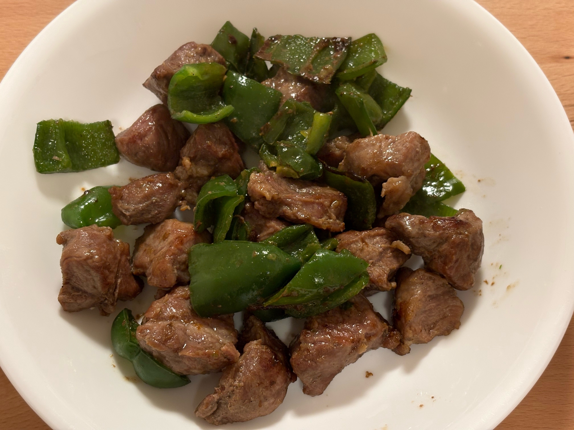 豚カシラ肉とピーマンの野菜炒め