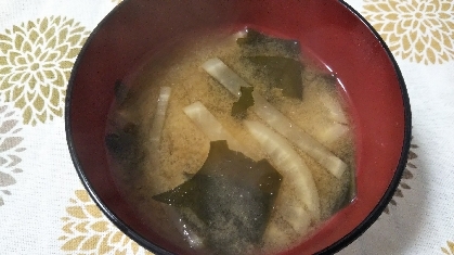 かつお粉で作る♪大根とわかめの味噌汁