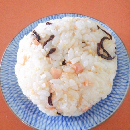 おはようございます(^^)鮭と塩昆布の組み合わせ、とっても美味しかったです♪♪♪
ありがとうございました☆