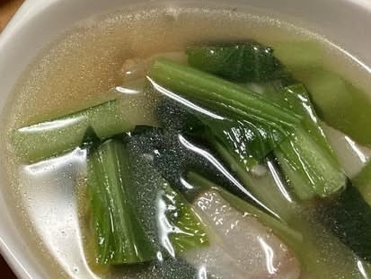 人参と小松菜とベーコンのコンソメスープ