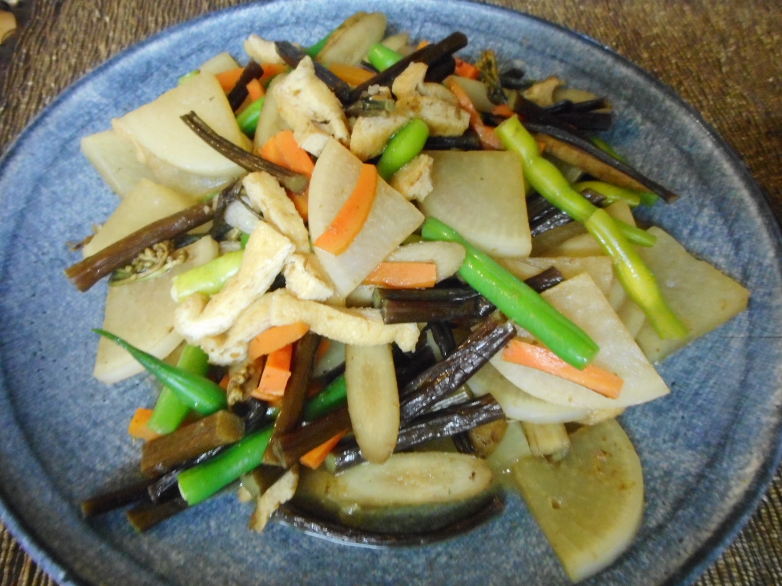 わらびとゴボウとインゲンの根菜炒め煮