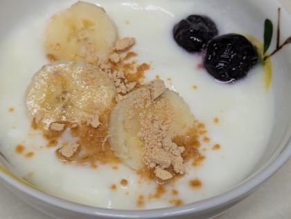 ブルーベリーとバナナときな粉のヨーグルト