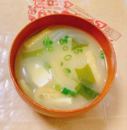 豆腐と油揚げの液体みそ味噌汁