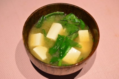 こんにちわ♪カットほうれん草があると、とても便利ですね (^_^)
寒くなってきたので、お味噌汁はかかせません。
ほっこり美味しかったです☆ごちそう様でした〜♥