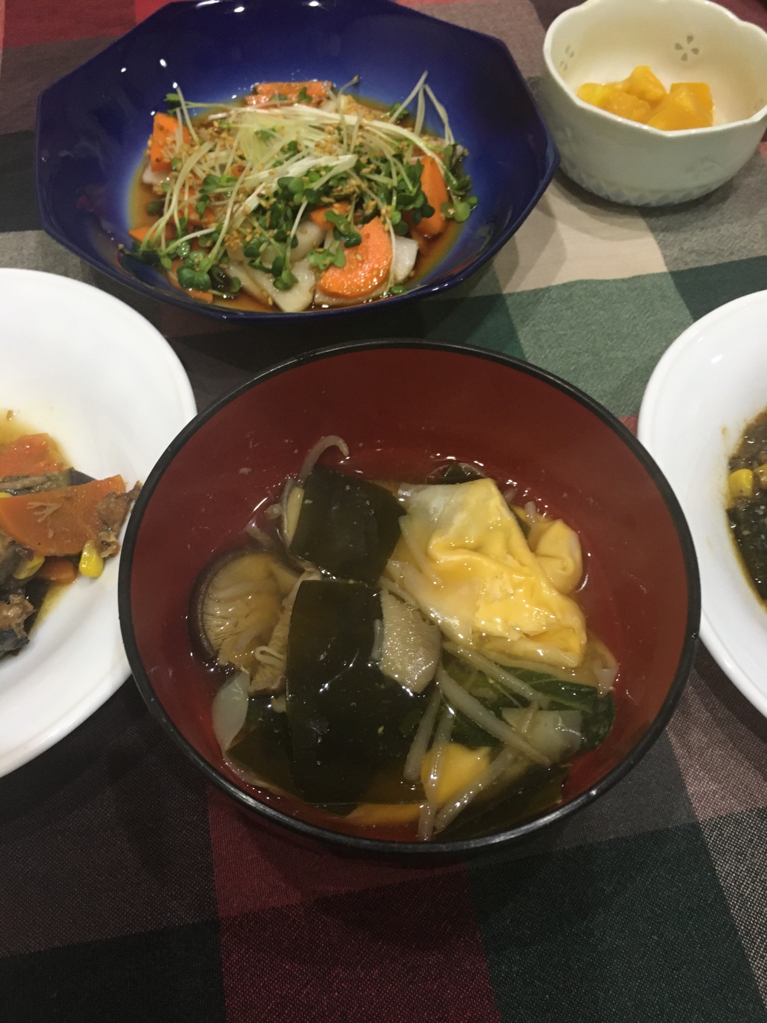 小松菜とチーズワンタンのスープ