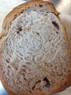 黒豆の煮汁で！パン